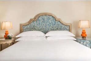 Unit with 1 Queen size bed