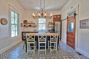 Full kitchen with bar seating