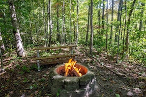 Firepit - Firepit with picnic table seating