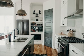 Beautiful State Of The Art Kitchen With All That You Need To Cook A Feast!