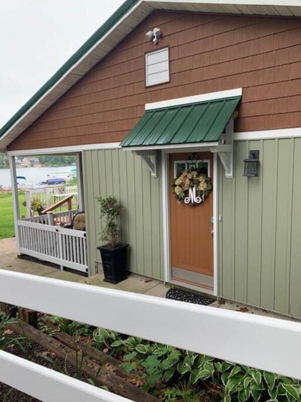 Welcome to the Lakefront Cottage
