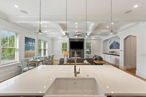 Modern Gourmet Fully-Equipped Kitchen