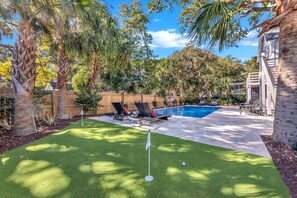 Relax by the private pool & enjoy the putting green!