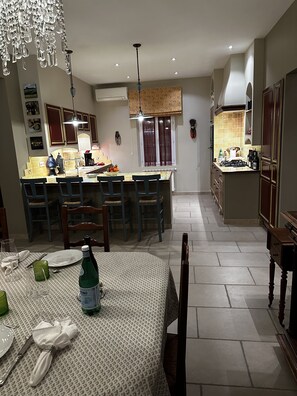 Living room/ Kitchen 