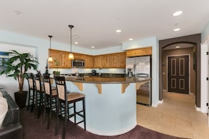 Breakfast bar and kitchen area, foyer