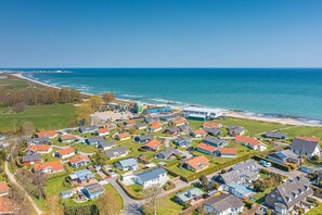 Luftbild der kleinen Ferienhaussiedlung