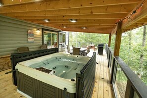 5-6 person Hot Tub