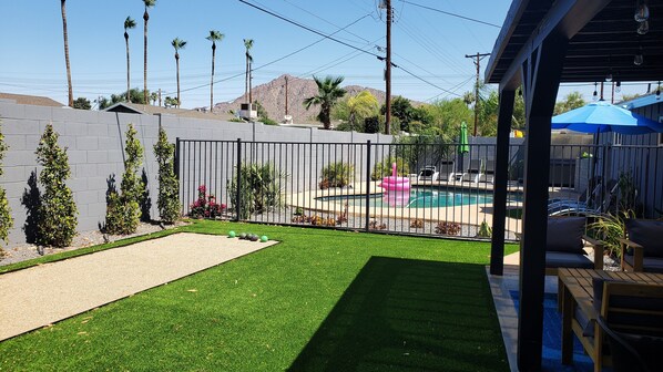 Beautiful backyard views of Camelback Mtn, gated pool & hot tub, bocce ball, bbq