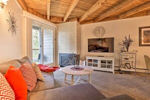 Living Area | Flat-Screen TV w/ Direct TV