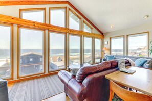 Main Living Space | Sleeper Sofa