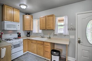 Well-Equipped Kitchen | Patio Access | Dishware & Flatware | Crock-Pot