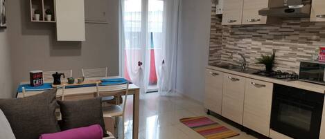 Kitchenette/Living Room