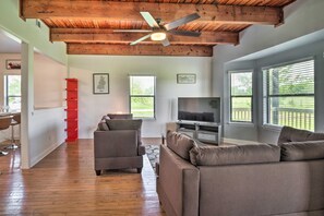 Living Room | 1st Floor | Smart TV | Fireplace