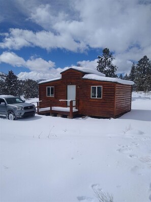 Cabin outside 2 IMG_20210313_122021755