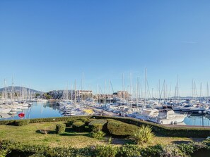 Cielo, Planta, Barco, Agua, Watercraft, Vehículo, Nube, Azur, Mástil, Costeras Y Los Accidentes Geográficos Oceánico