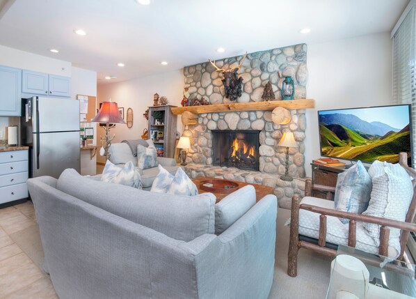 Living Room w/ Gas Fireplace