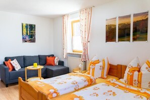 Ferienwohnung Aussichtsbankerl (EG mit Terrasse)-Schlafzimmer