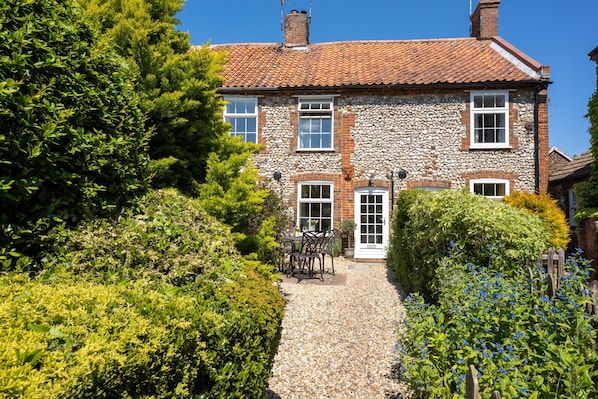 3 Chapel Cottages, Docking: Front elevation