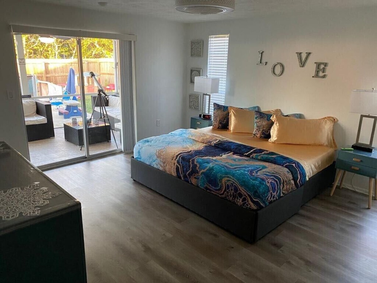 ★Gorgeous Golden Paradise Gem ★PRIVATE HEATED POOL*★GAME ROOM★FAST WIFI