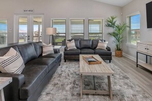 Living Room (3)
