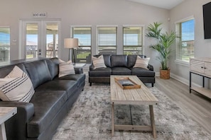 Living Room (3)
