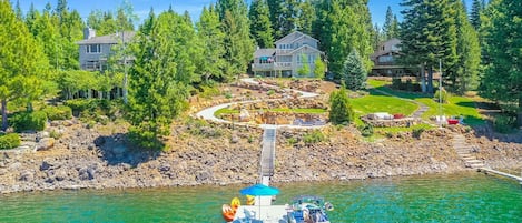 Gorgeous lake front home!