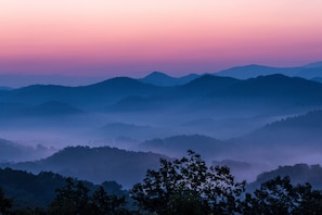 Fun fact: The Great Smoky Mountains gets its name from the haze as seen during dawn & dusk