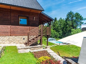 Plante, Nuage, Ciel, Bois, Chalet, Herbe, Pente, Lot Terre, Bâtiment, Siding