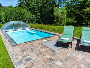 L'Eau, Propriété, Plante, Piscine, Rectangle, Mobilier De Jardin, Ciel, Ombre, Arbre, Loisir