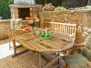 Table, Plante, Meubles, Propriété, Fleur, Tableau De Plein Air, Chaise, Vaisselle, Bois, Mobilier De Jardin