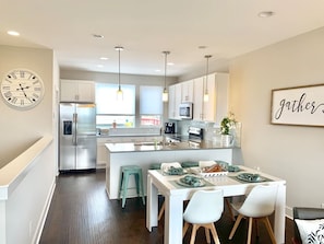 Dining & kitchen open floor plan