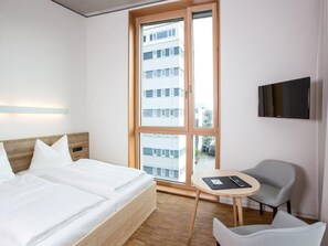 Doppelzimmer mit Balkon, Dusche und WC