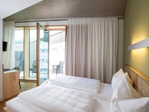 Doppelzimmer mit Balkon, Dusche und WC