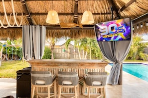 Outdoor Bar and the best Outdoor TV
Samsung Terrace 55 Inch
