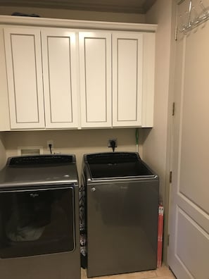 Pantry and laundry room connected to kitchen