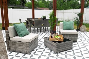 Inviting outdoor space for ultimate relaxation 🌳🛋️