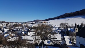 "Blick aus dem Fenster im Winter"