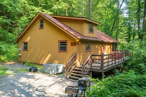 Sleepy Hollow--super private, tucked in the woods, plenty of parking, close to attractions!