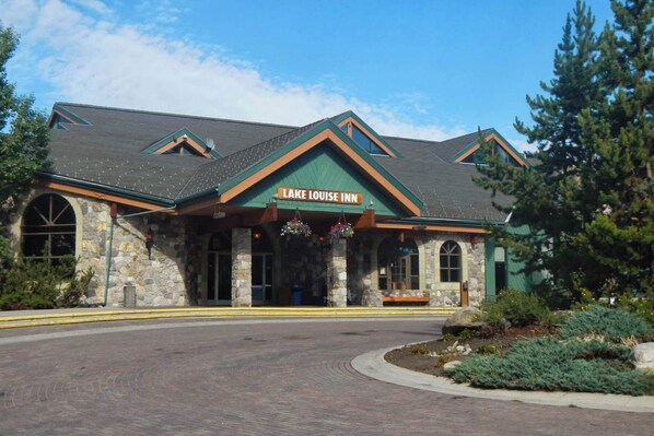 Lake Louise Inn has the perfect guestroom or suite for your Rocky Mountain getaway