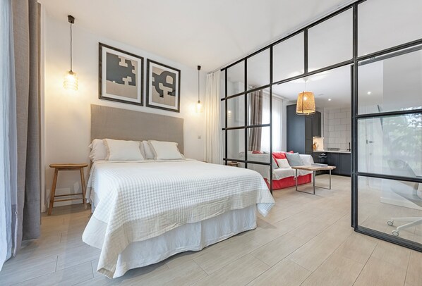 Lovely stylish apartment in a peacfeul urbanization, close to the beath and Puerto Banus (1)