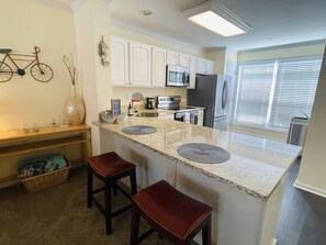 Fully renovated kitchen, gorgeous granite countertops and brand new appliances