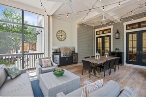 Screened In Outdoor Seating