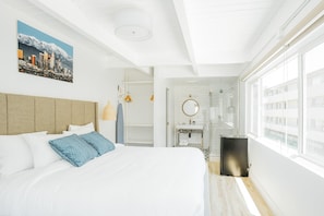 DK - Deluxe Room, 1 King Bed, Non Smoking image 2