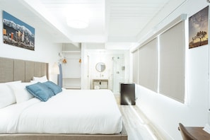 DK - Deluxe Room, 1 King Bed, Non Smoking image 3
