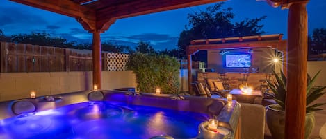 Hot tub with view to the TV