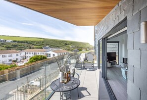 The Shore, Mawgan Porth. First floor: South facing front balcony