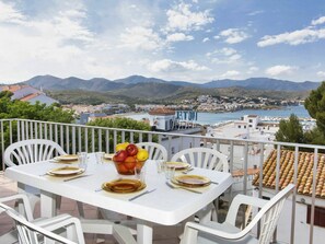 Cloud, Sky, Table, Tableware, Furniture, Chair, Water, Food, Outdoor Table, Mountain