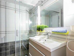 Spiegel, Zapfhahn, Armatur, Pflanze, Sinken, Eigentum, Gebäude, Badezimmer, Bad Sink, Interior Design