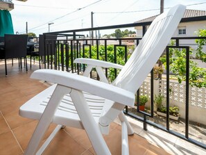 Propriété, Plante, Bois, Mobilier De Jardin, Design Intérieur, Ciel, Rectangle, Design Urbain, Ombre