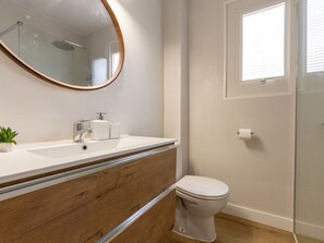 Miroir, Robinet, Évier, Luminaire Plomberie, Armoire De Toilette, Lavabo, Salle De Bains, Bois, Violet, Design Intérieur